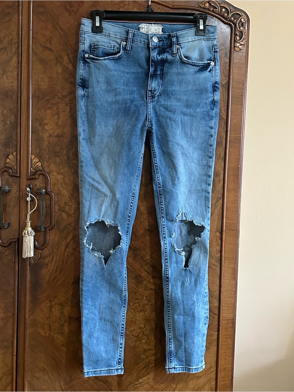 Free People Distressed Skinny Jeans 28r